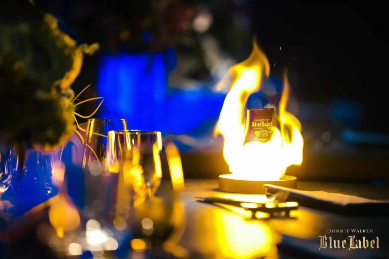 用一场点火仪式为宾客带来“消逝的酒厂”系列珍稀酒液.jpg